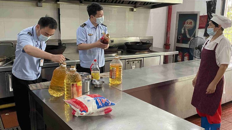 四川火锅底料：固体与液体的奥秘